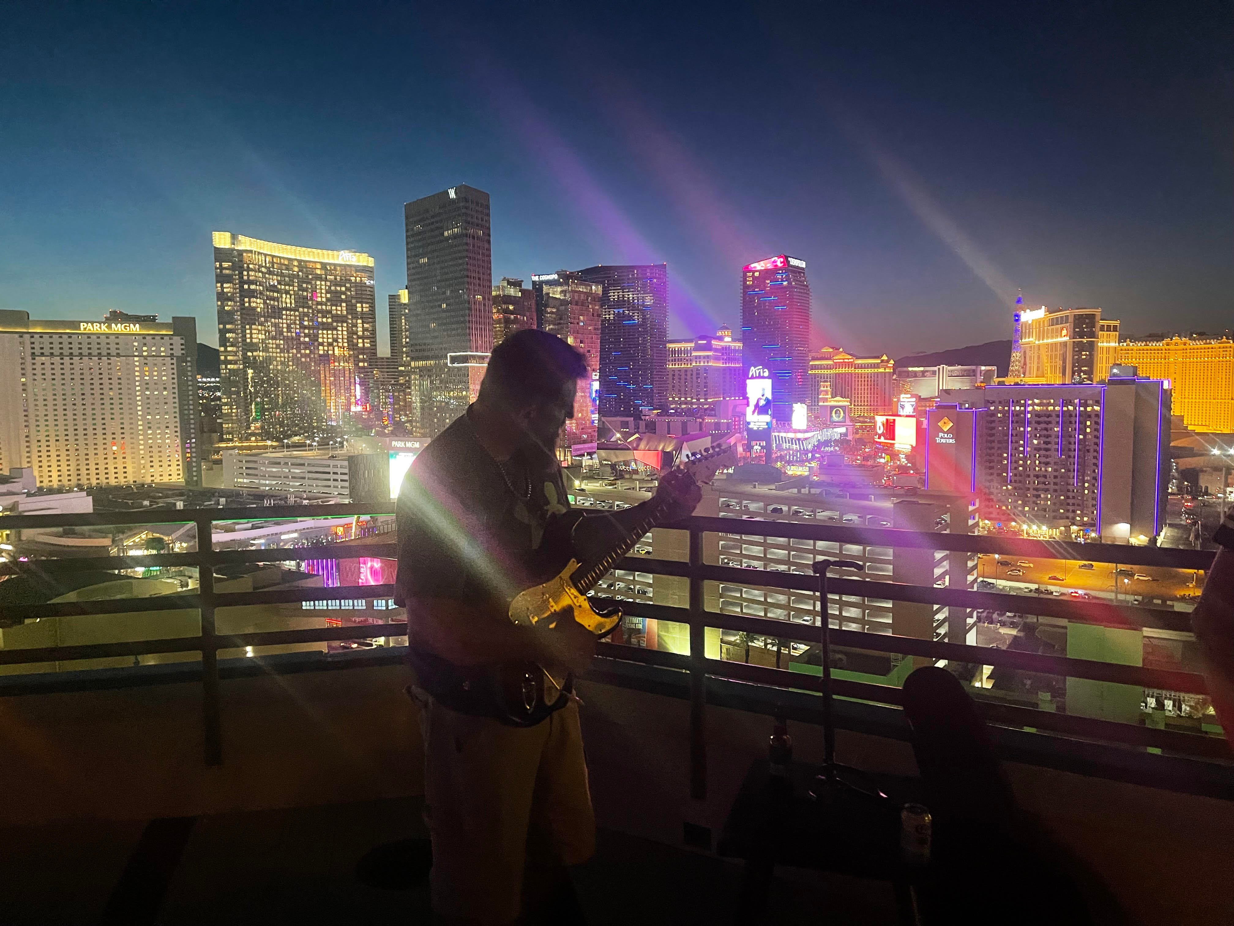 Night Suite w Guitar
